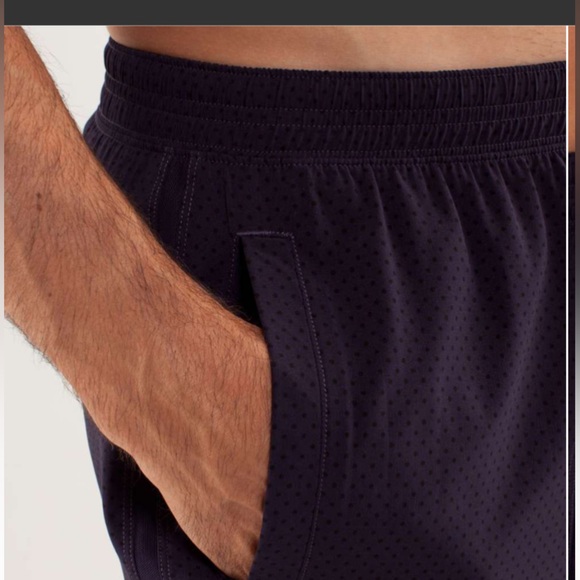 Lululemon Run: Response Short Reversed Mini Polka Dot Black Swan / Black - Picture 5 of 16